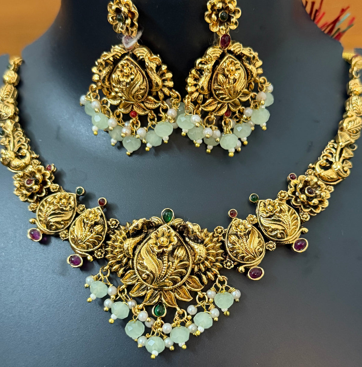 Non idol necklace for festive occasions | Search codeRJ7991