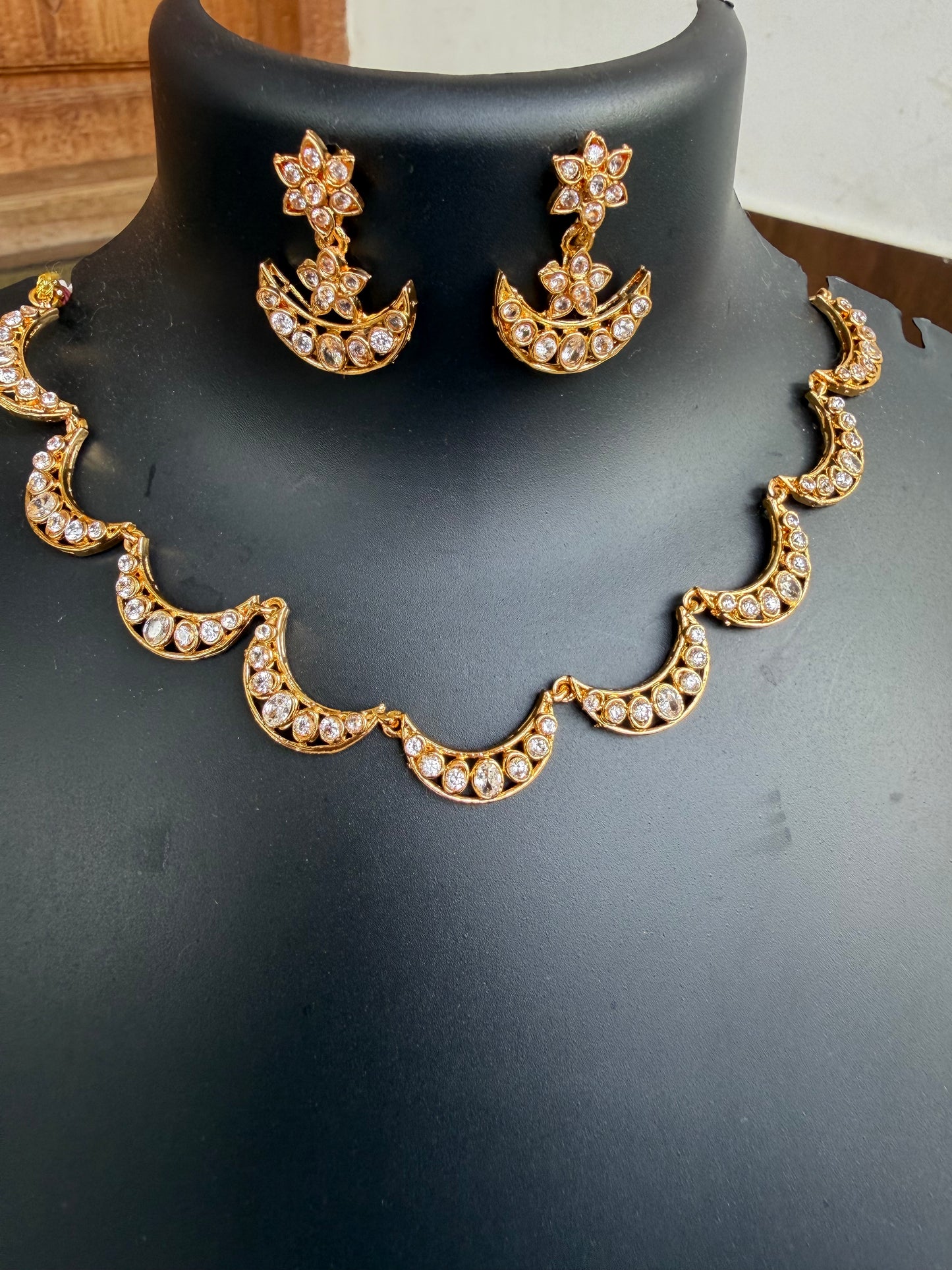 Moon design necklace with earrings