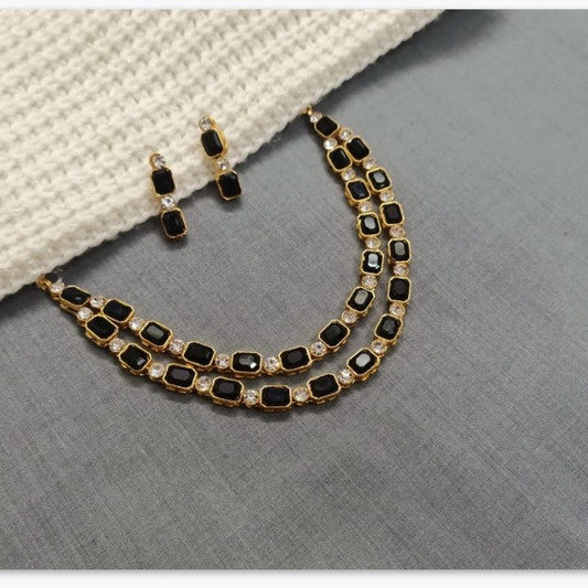 Double layer chocker with glass stones