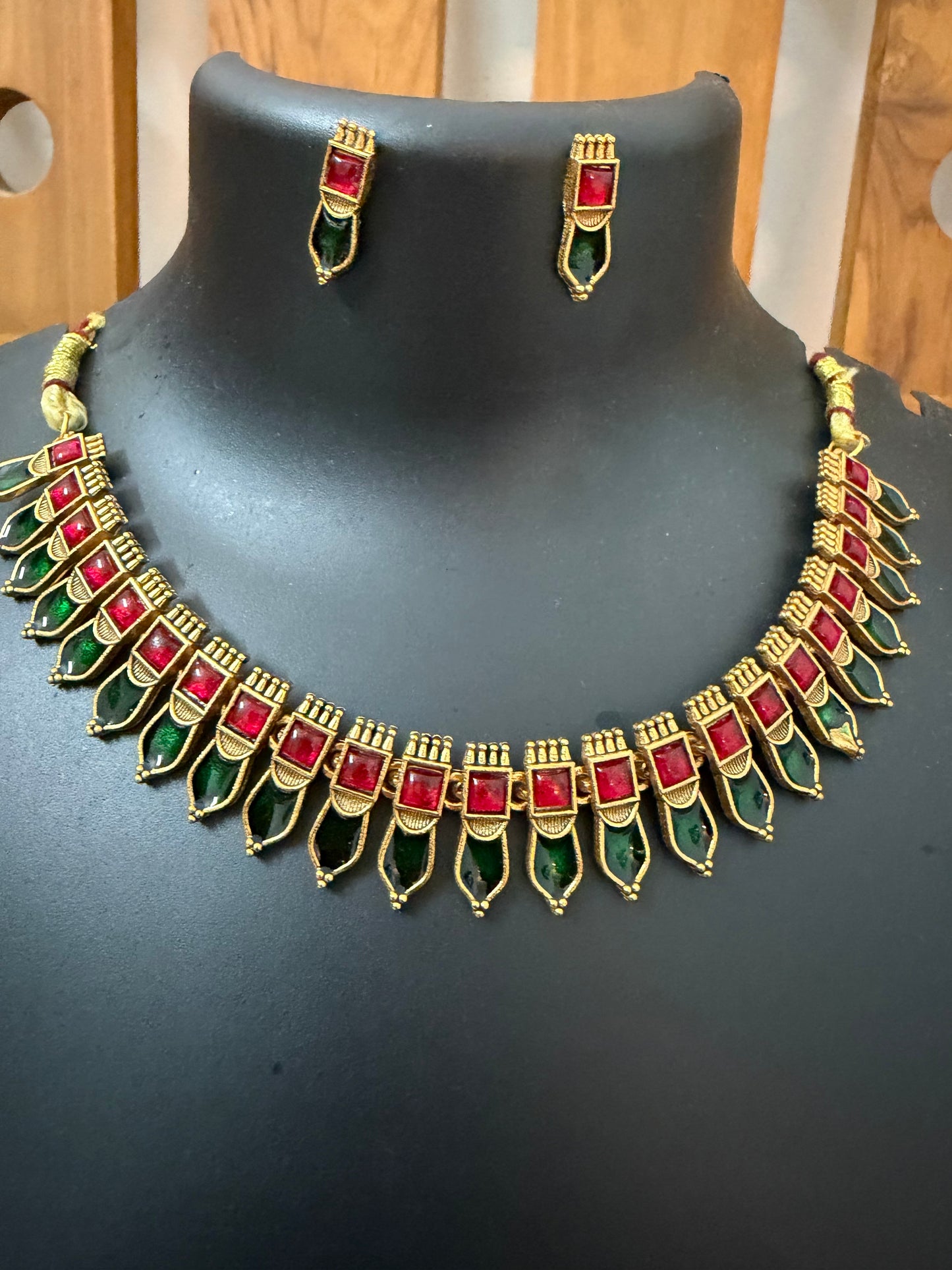 ❤️💚 Mayura Antique Leaf Necklace Set : Code MJ752