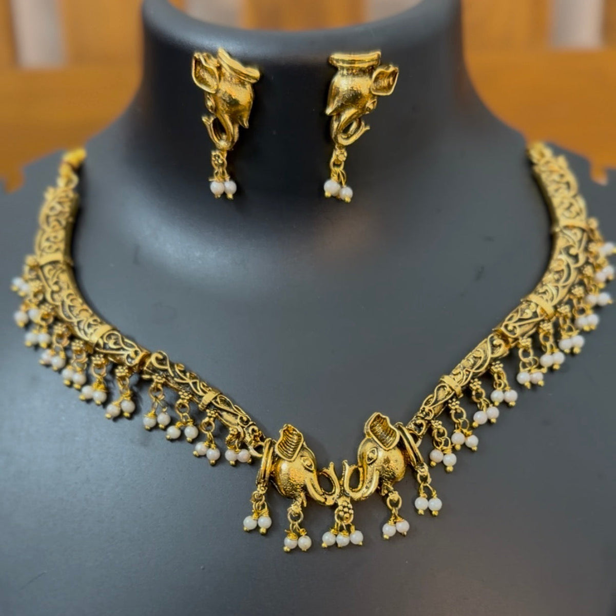 V shaped necklace set with pear hanging: Code : RJ1380