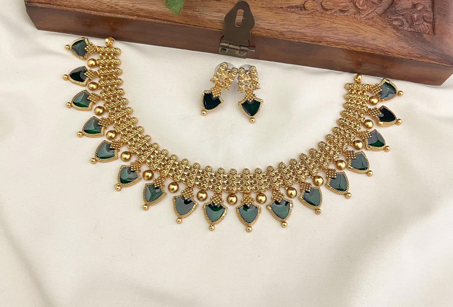 Gold temple necklace with heart drop stones | SK25001| Saanvi by Rajani