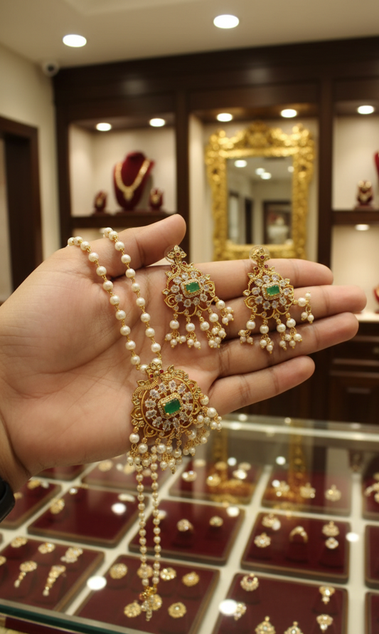 Royal Gold-Plated Pearl Necklace Set with Emerald Green Stone Accents CODE MT6601