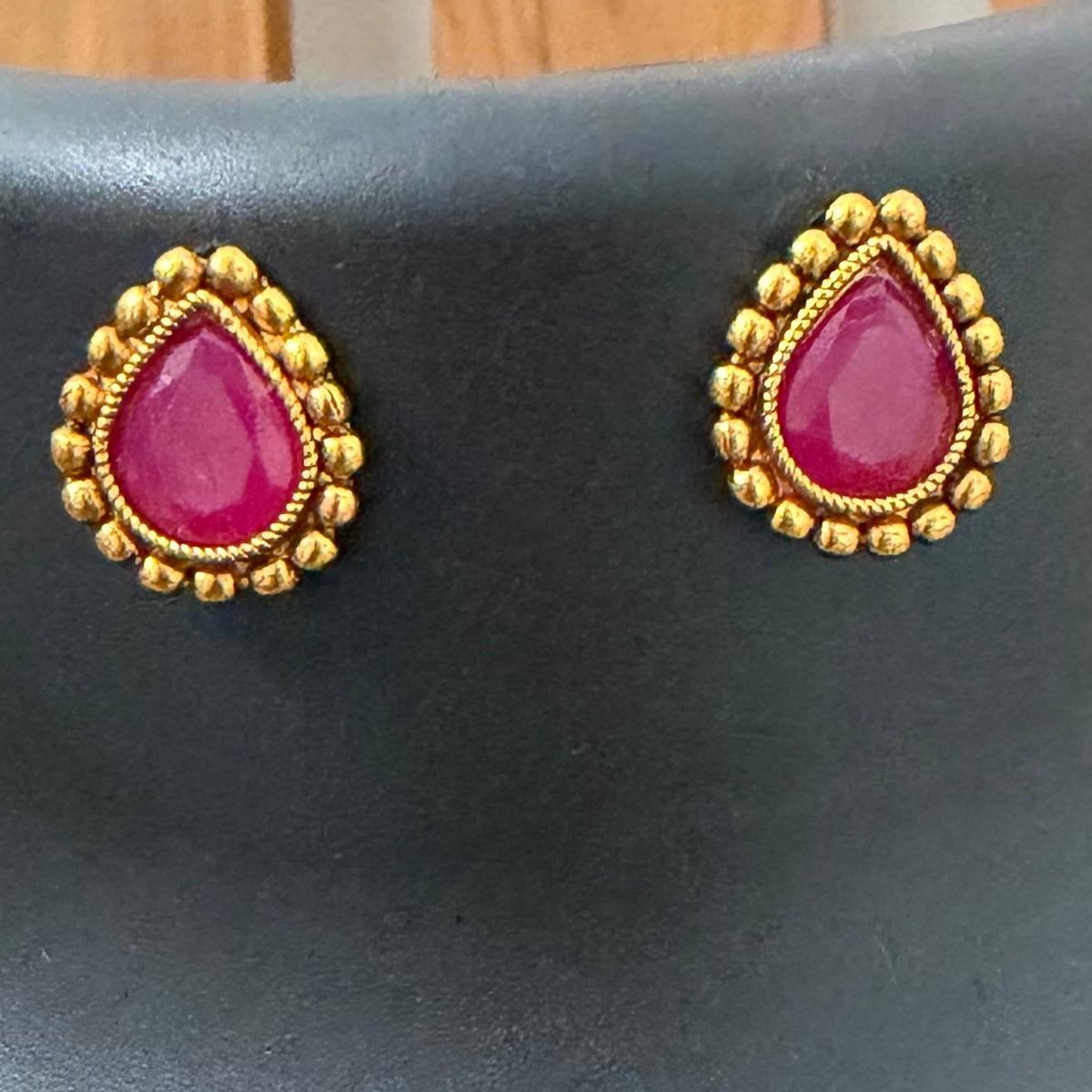 Choker Red centre stone