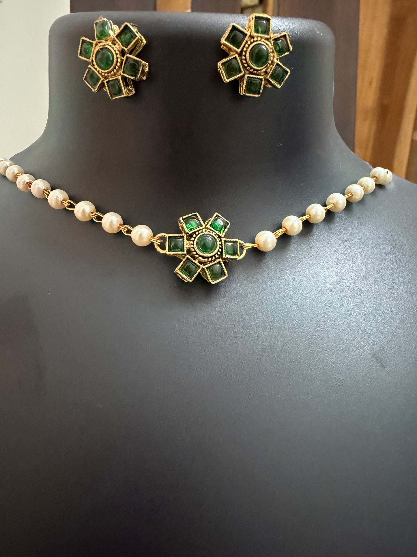 Single layer choker Green
