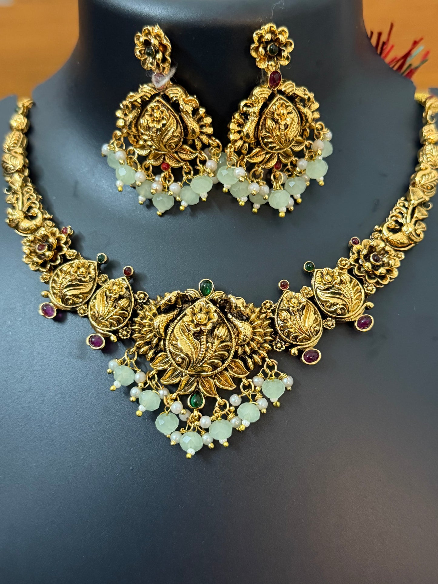 Non idol necklace for festive occasions | Search codeRJ7991