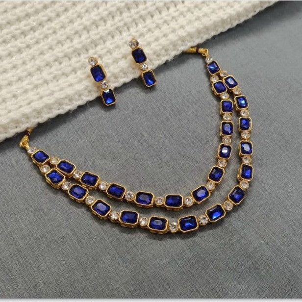 Double layer chocker with glass stones