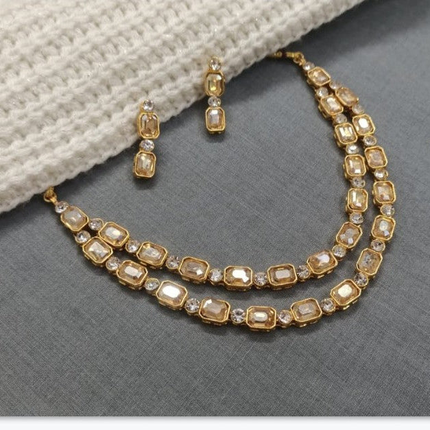 Double layer chocker with glass stones
