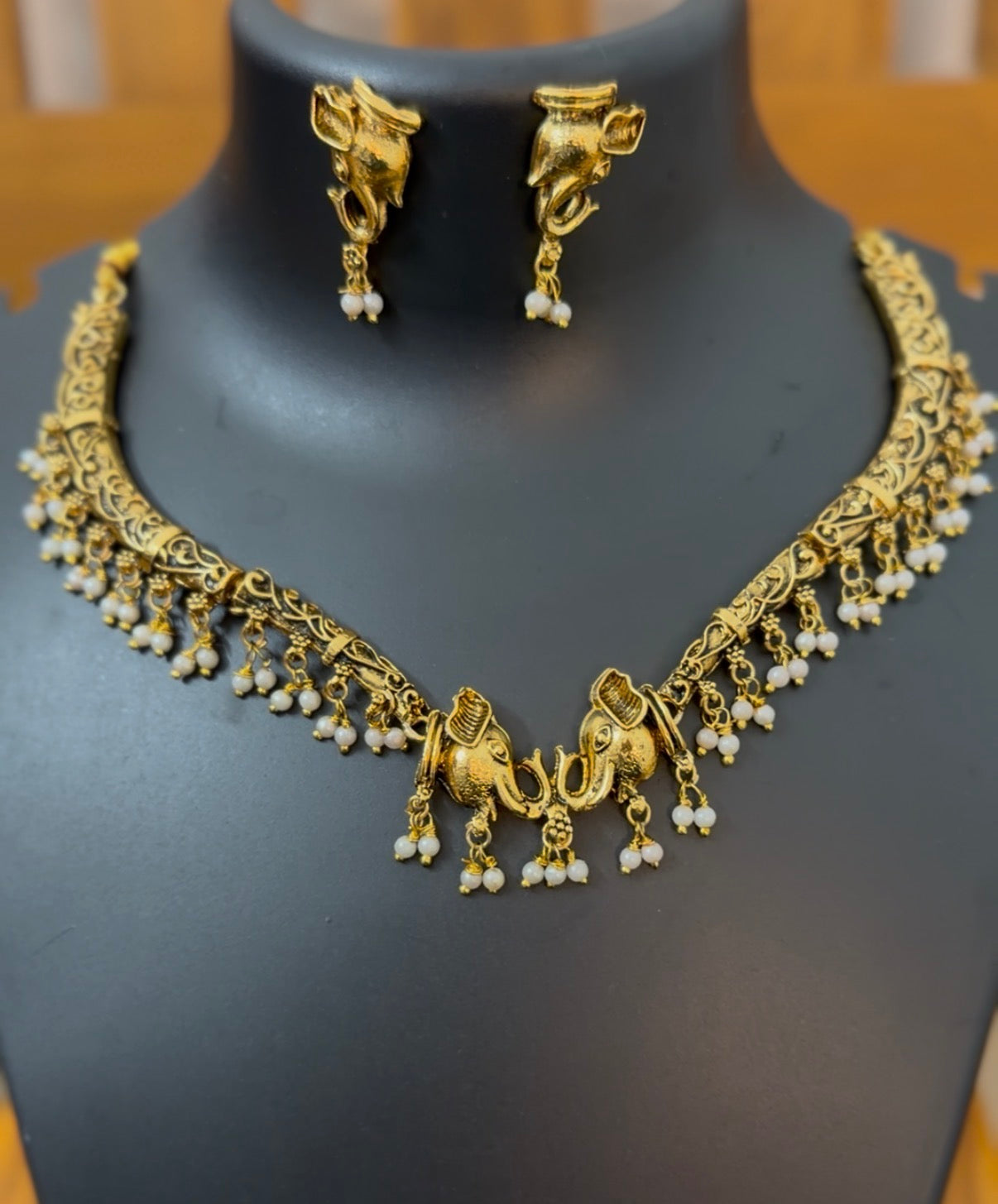 V shaped necklace set with pear hanging: Code : RJ1380