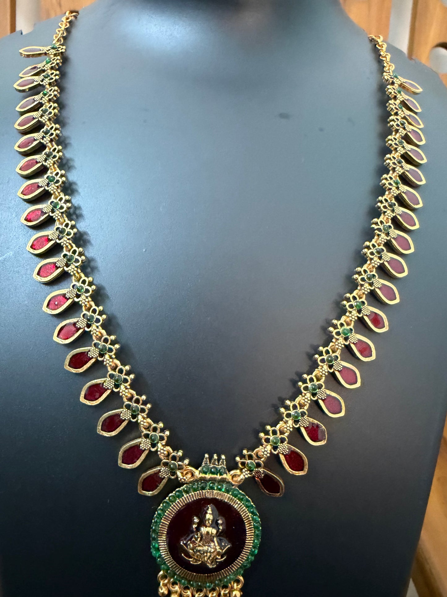 Maroon Lakshmi Mango Maala Code : MJ1591