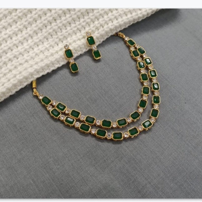 Double layer chocker with glass stones