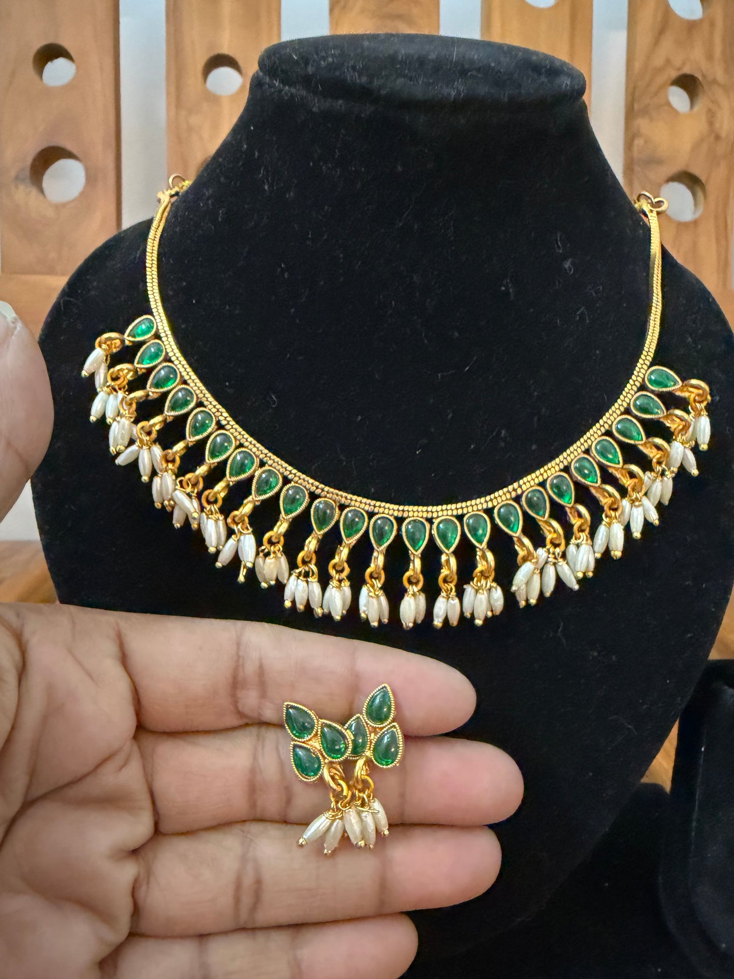 Green Kempstone Necklace with pearl hanging