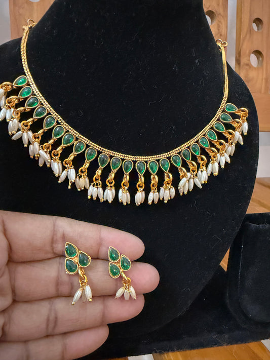 Green Kempstone Necklace with pearl hanging