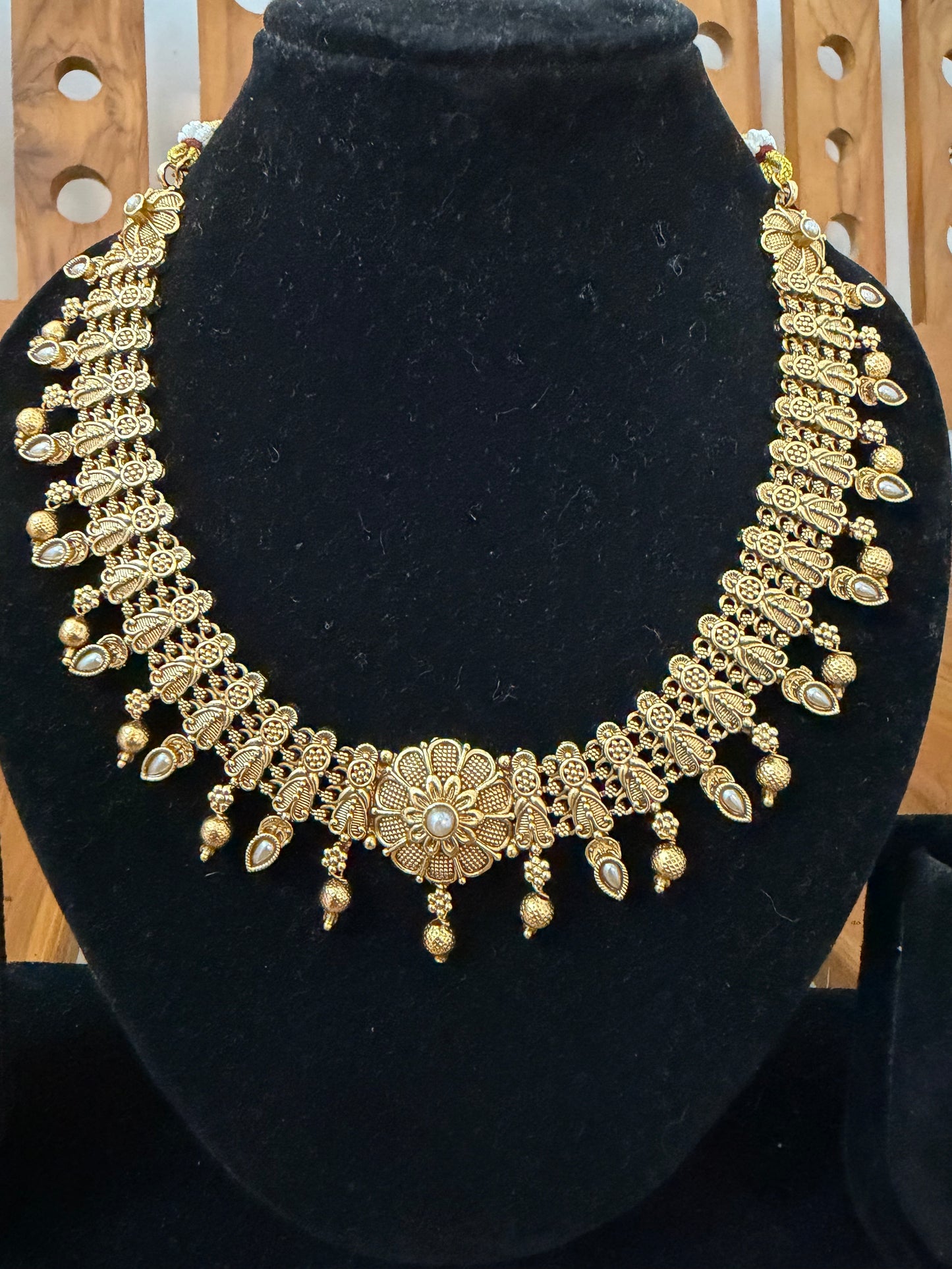 Premium statement Necklace set
