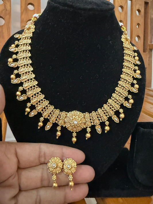 Premium statement Necklace set