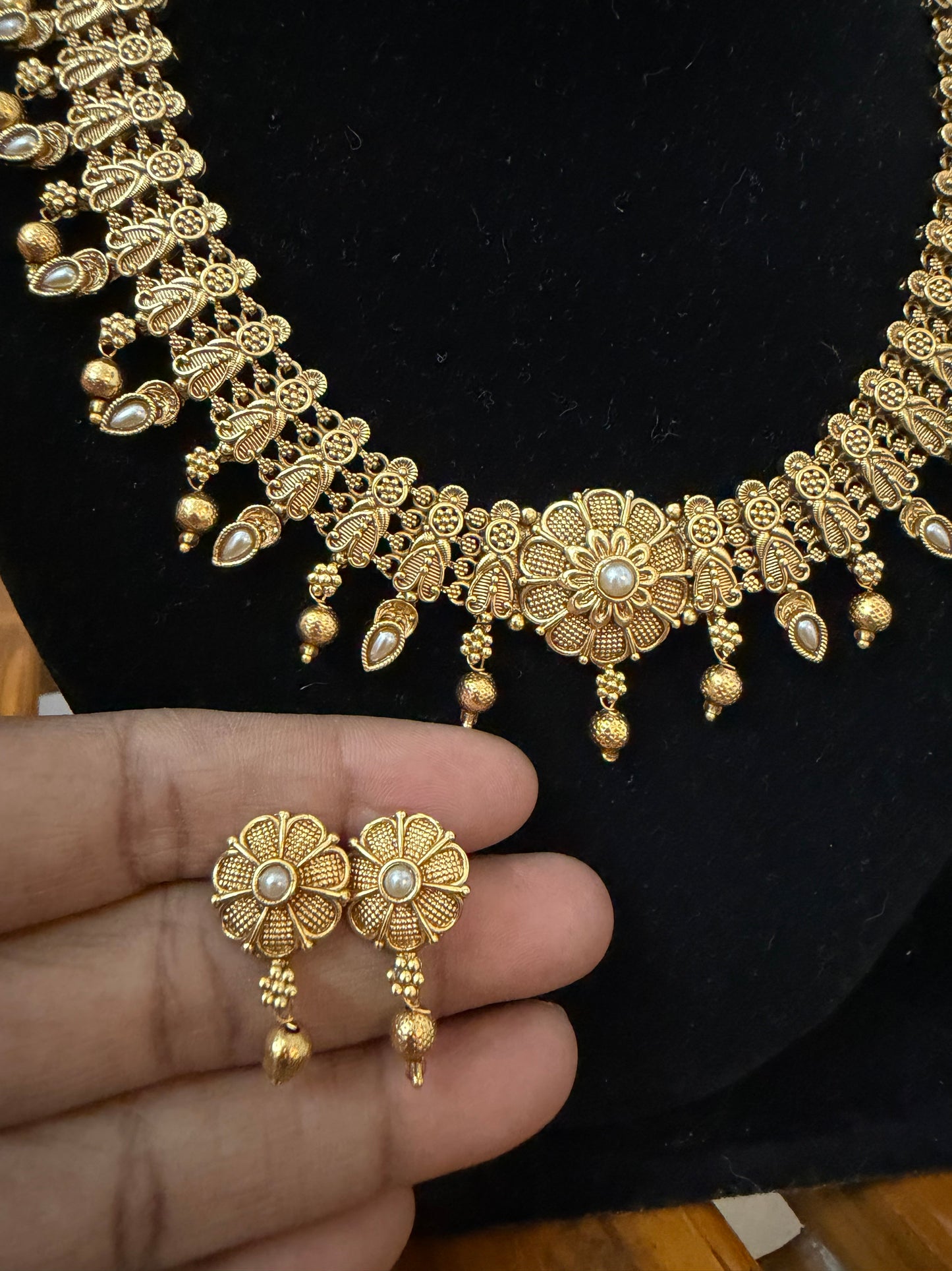 Premium statement Necklace set