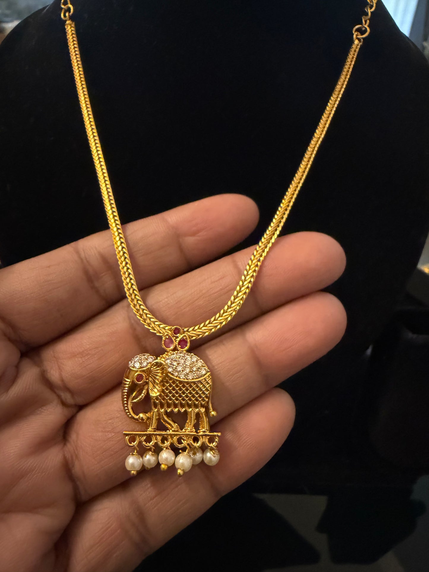 Elephant pendant simple chain : Code : SP1650