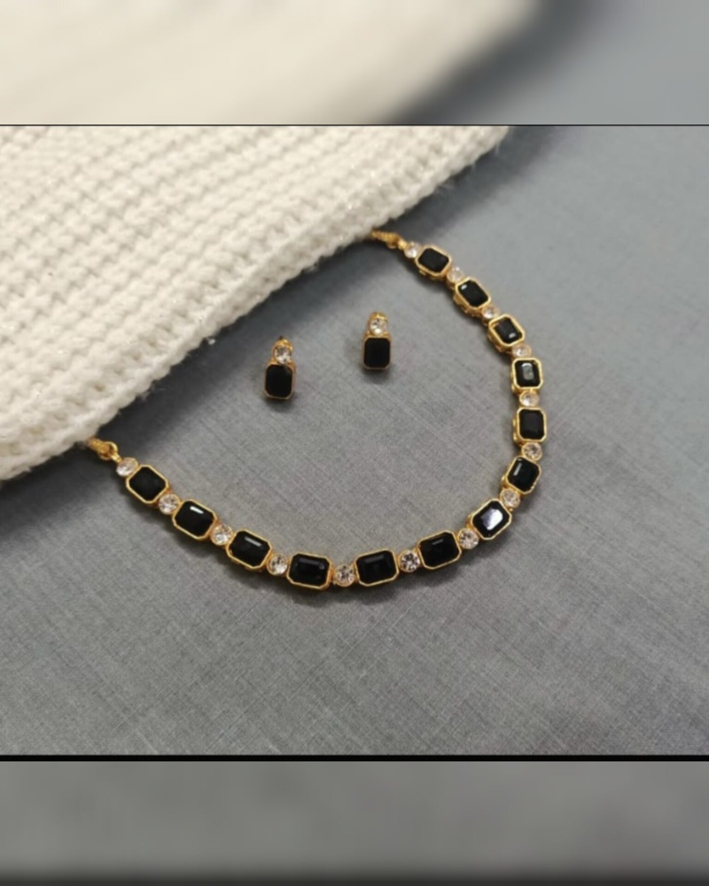 Single layer glass stone Adjustable choker/necklace