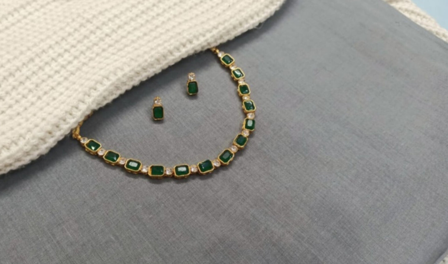 Single layer glass stone Adjustable choker/necklace