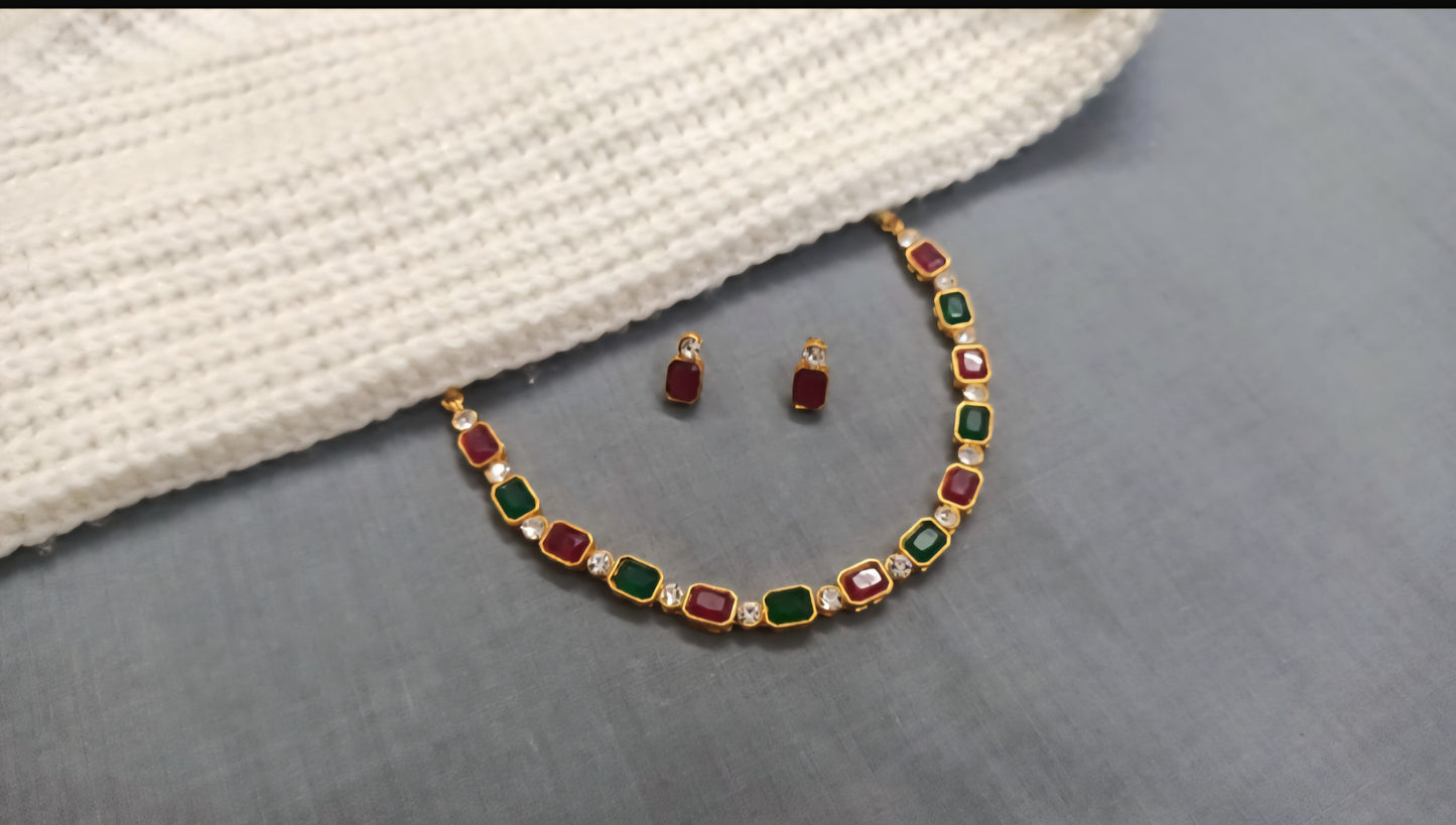 Single layer glass stone Adjustable choker/necklace