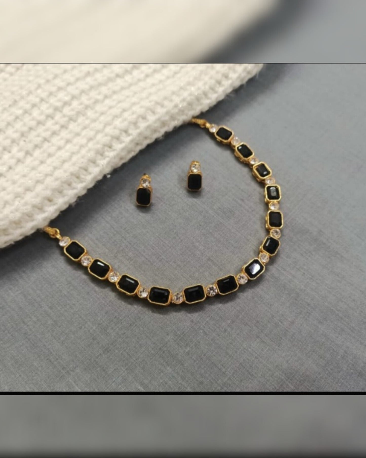 Single layer glass stone Adjustable choker/necklace