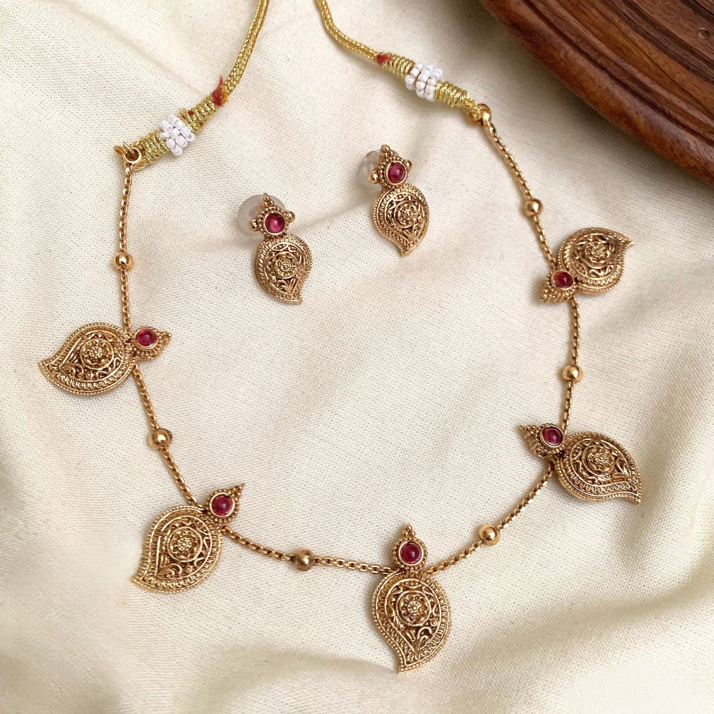 Delicate Antique Gold Mango Necklace Set with Green Stones: The Minimalist Mango: Delicate Antique Gold Chain with Green/Red Stone Motifs