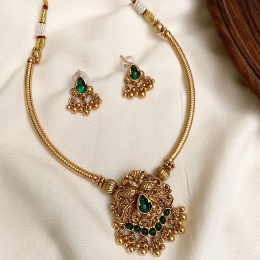 Antique Gold Cylinder Chain Temple Short Necklace Set - Green Stone