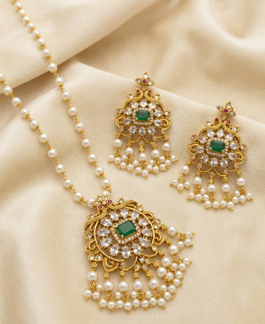 Royal Gold-Plated Pearl Necklace Set with Emerald Green Stone Accents CODE MT6601