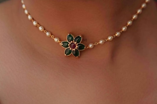 Pearl Choker with flower 🌼 locket and stud