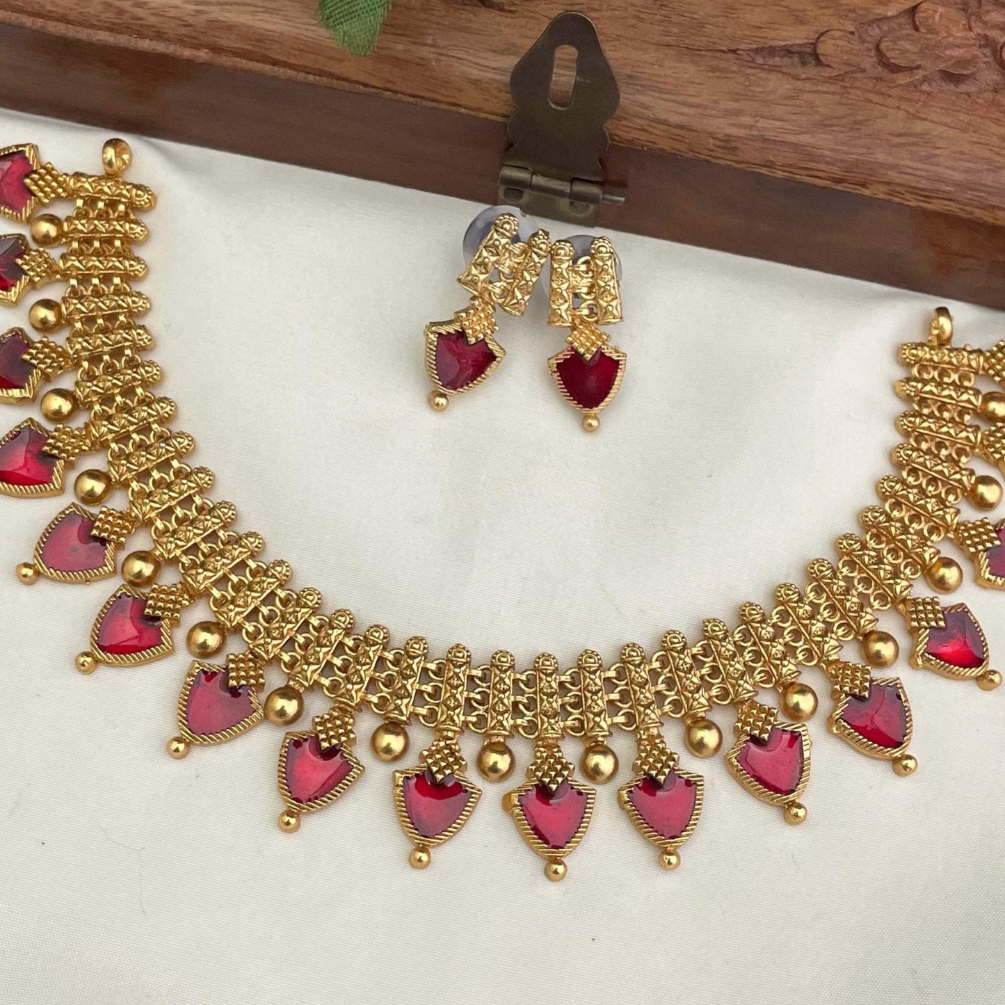 Gold temple necklace with heart drop stones | SK25001| Saanvi by Rajani