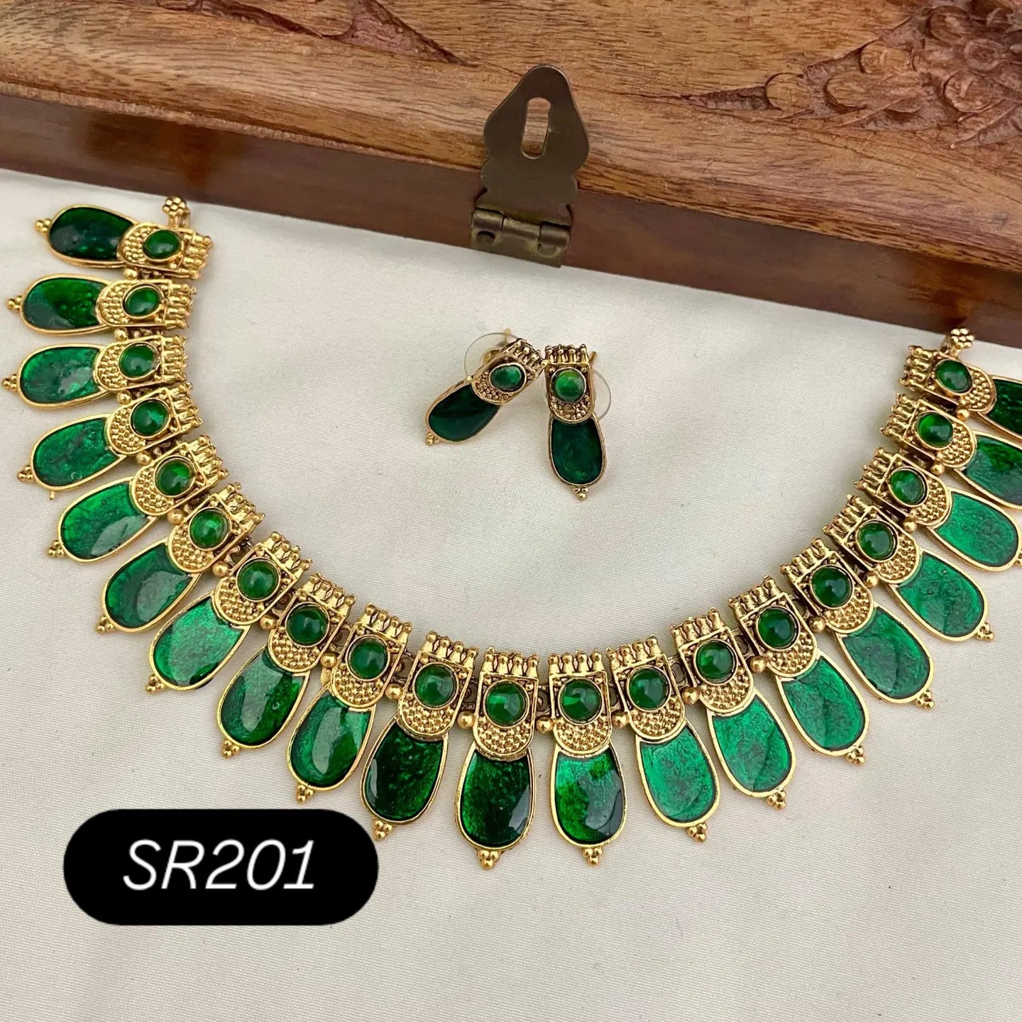 Budget green Palakka Necklace with earrings : Code SR201