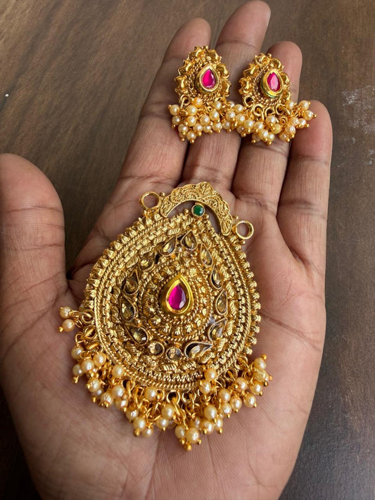 Pendant with earrings: Code: SP501